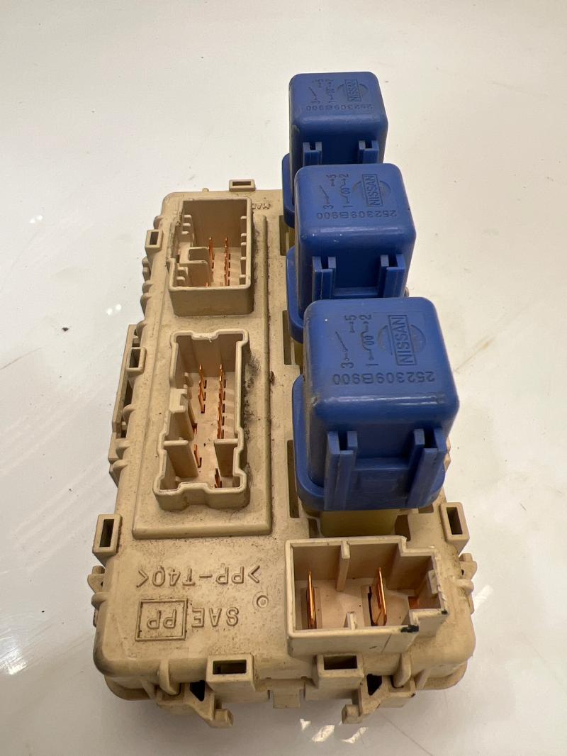 2001 Nissan Xterra Cabin Fuse Box Junction Relay Block OEM
