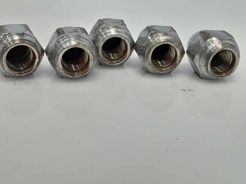 2015 Nissan Pathfinder Lug Nuts