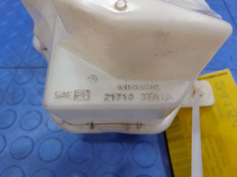 2018 Nissan Altima Coolant Recovery Bottle