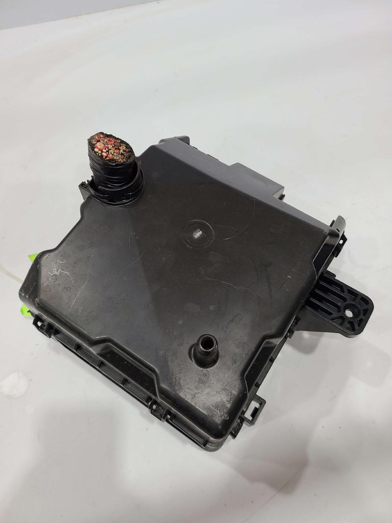 2015 Genesis Genesis Engine Fuse Box