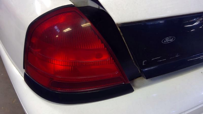 2005 Ford Crown Victoria Tail Light Assembly