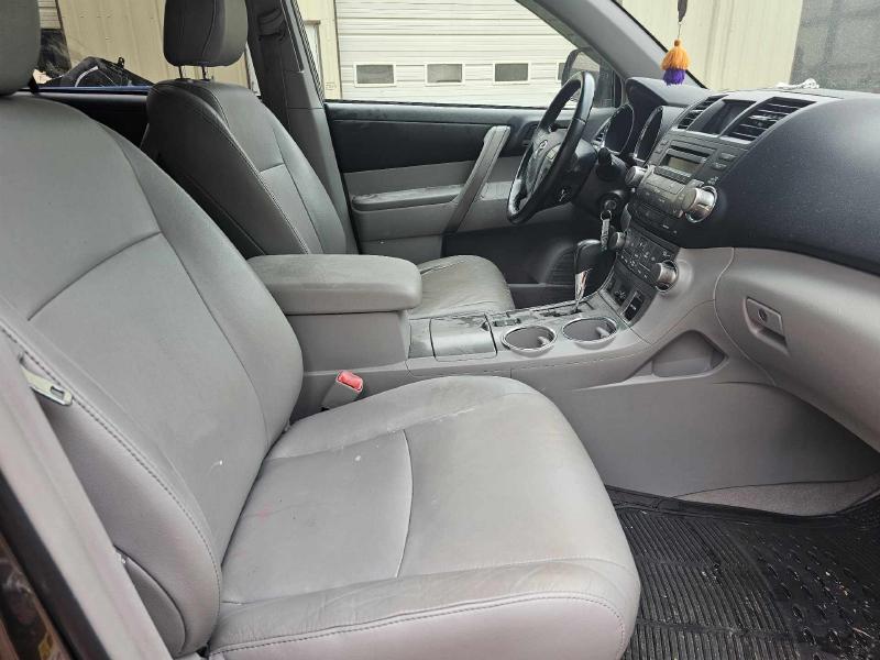 2010 Toyota Highlander Center Pillar
