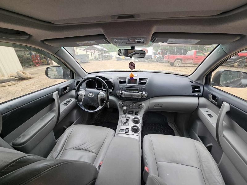 2010 Toyota Highlander Center Pillar