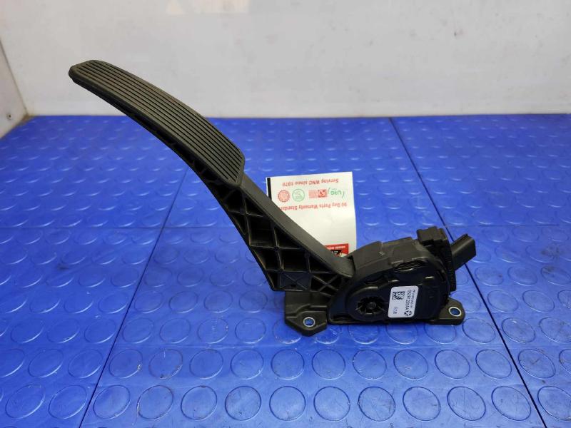 2009-2014 Volkswagen Routan Accelerator Pedal Assembly Genuine OEM 05281225AA