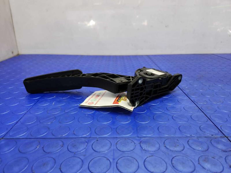 2009-2014 Volkswagen Routan Accelerator Pedal Assembly Genuine OEM 05281225AA