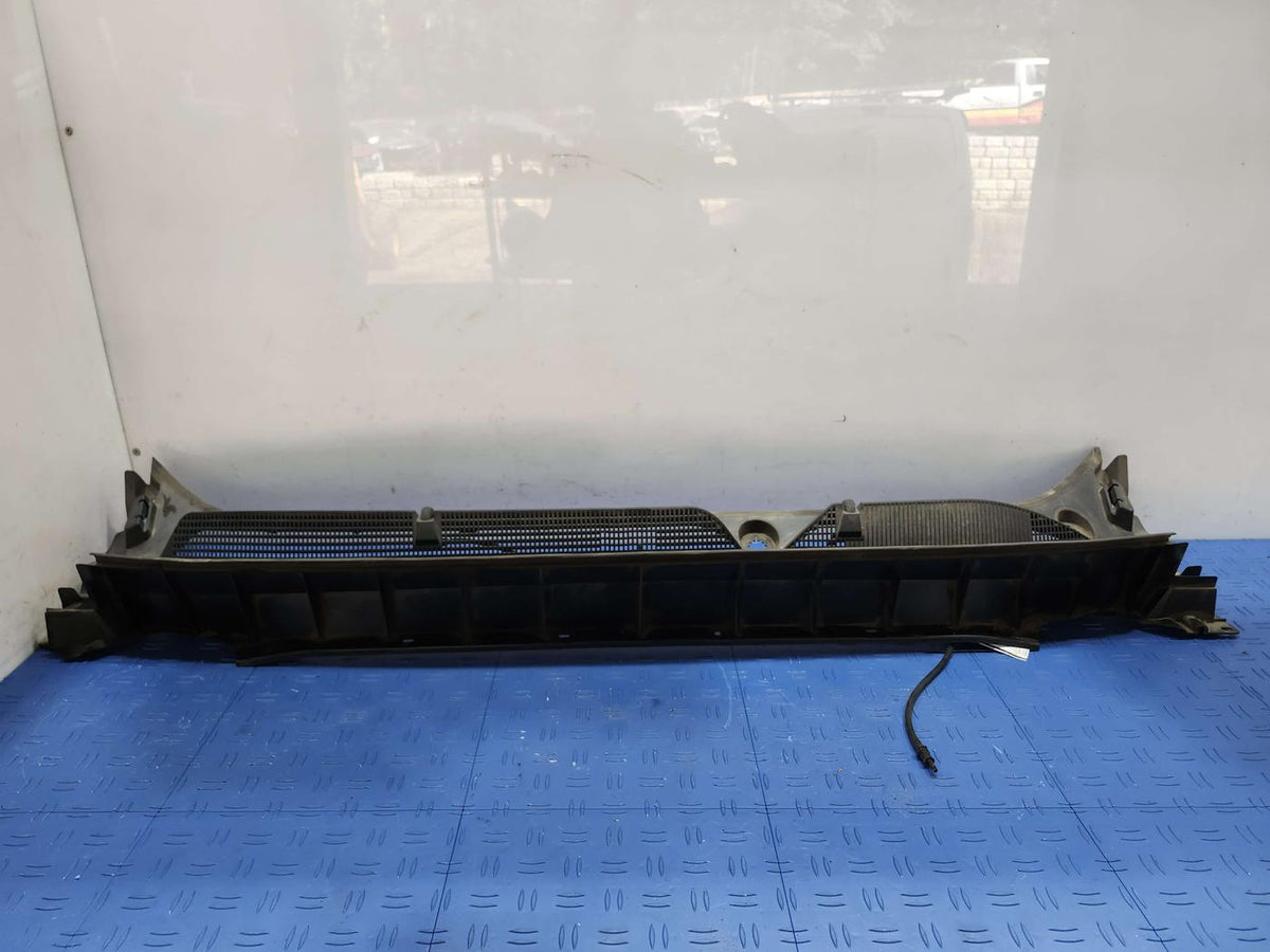2017-2019 GMC Acadia OEM Cowl Panel Cover Grille Air Inlet Genuine 84729965