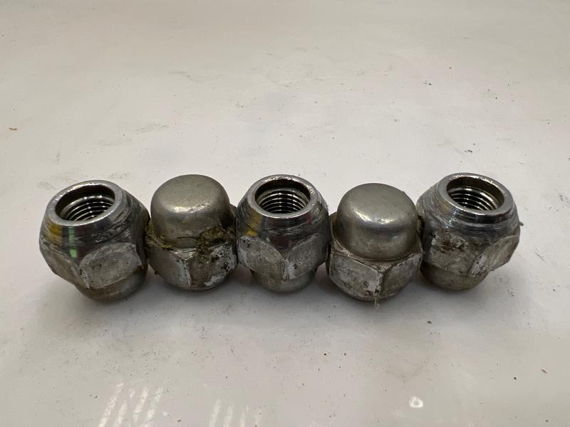 2011 Nissan Juke Lug Nuts