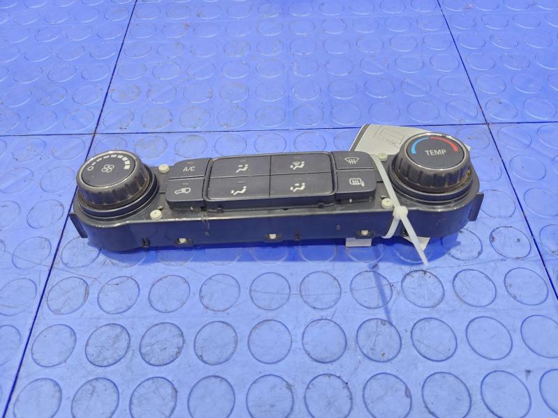 2017 Chevrolet Silverado 2500 Heater A/C Control