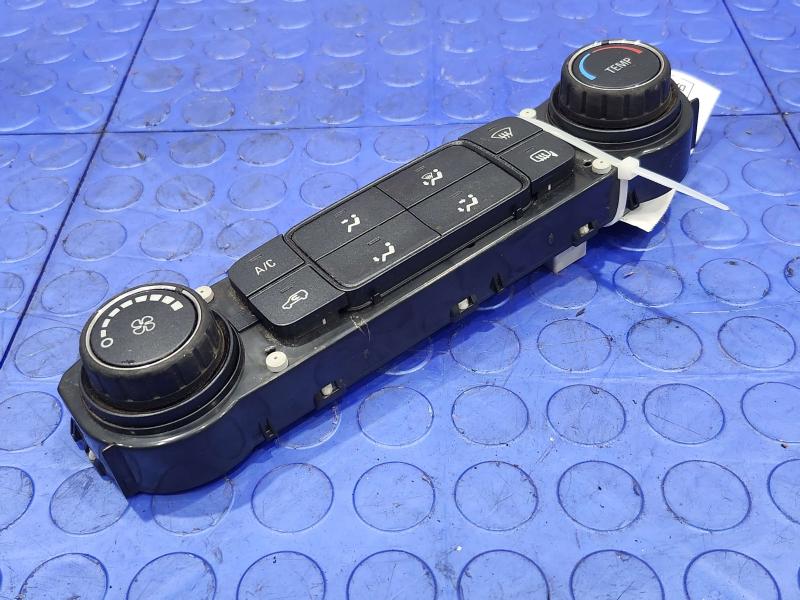 2017 Chevrolet Silverado 2500 Heater A/C Control