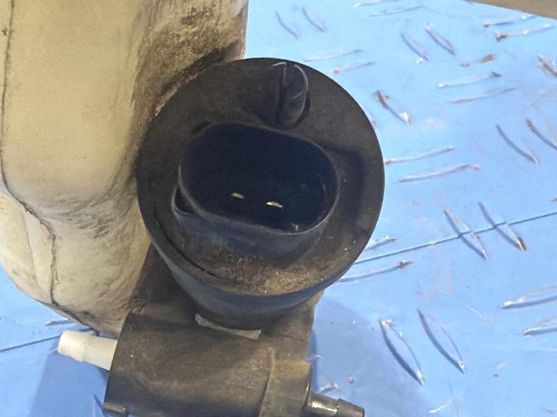 2012 Jeep Compass Washer Bottle