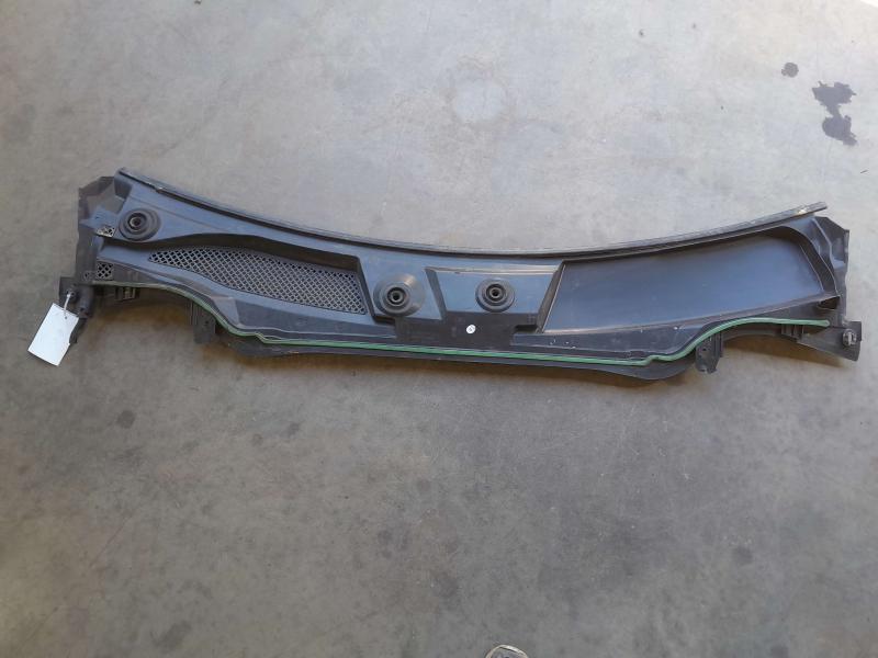 2014 - 2019 Mercedes Benz CLA250 Cowl Panel Cover Grille Air Inlet OEM 1768300013