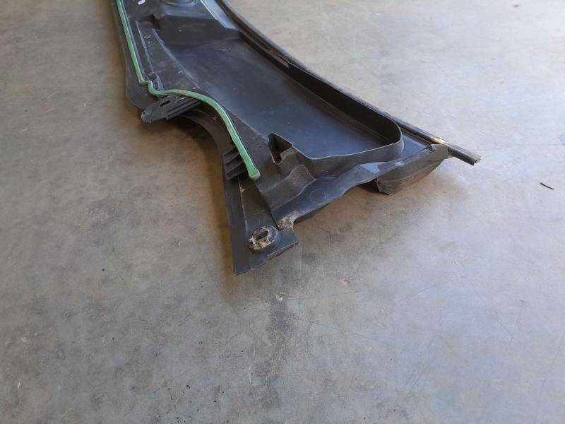 2014 - 2019 Mercedes Benz CLA250 Cowl Panel Cover Grille Air Inlet OEM 1768300013
