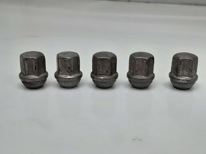 2014 Chevrolet Caprice Lug Nuts