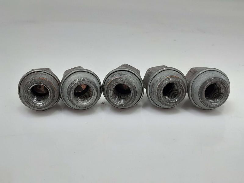 2014 Chevrolet Caprice Lug Nuts