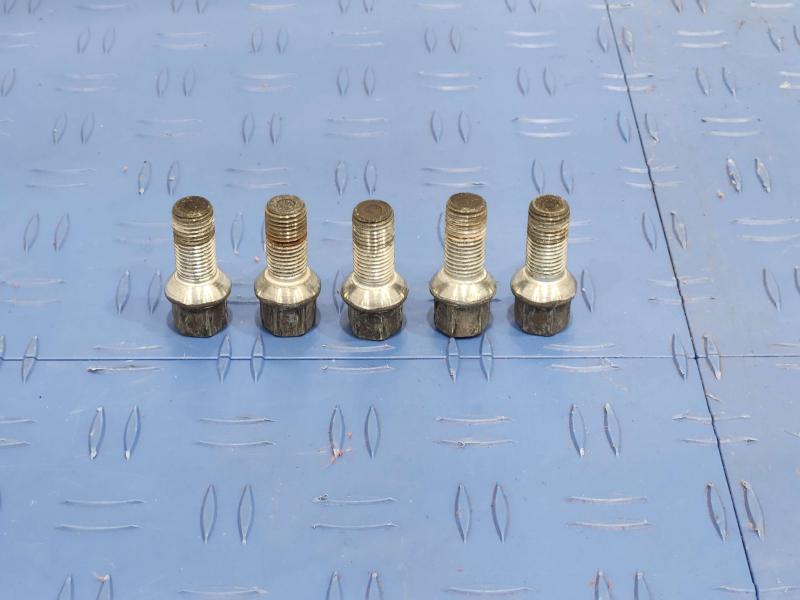 2012 Audi TT Lug Nuts