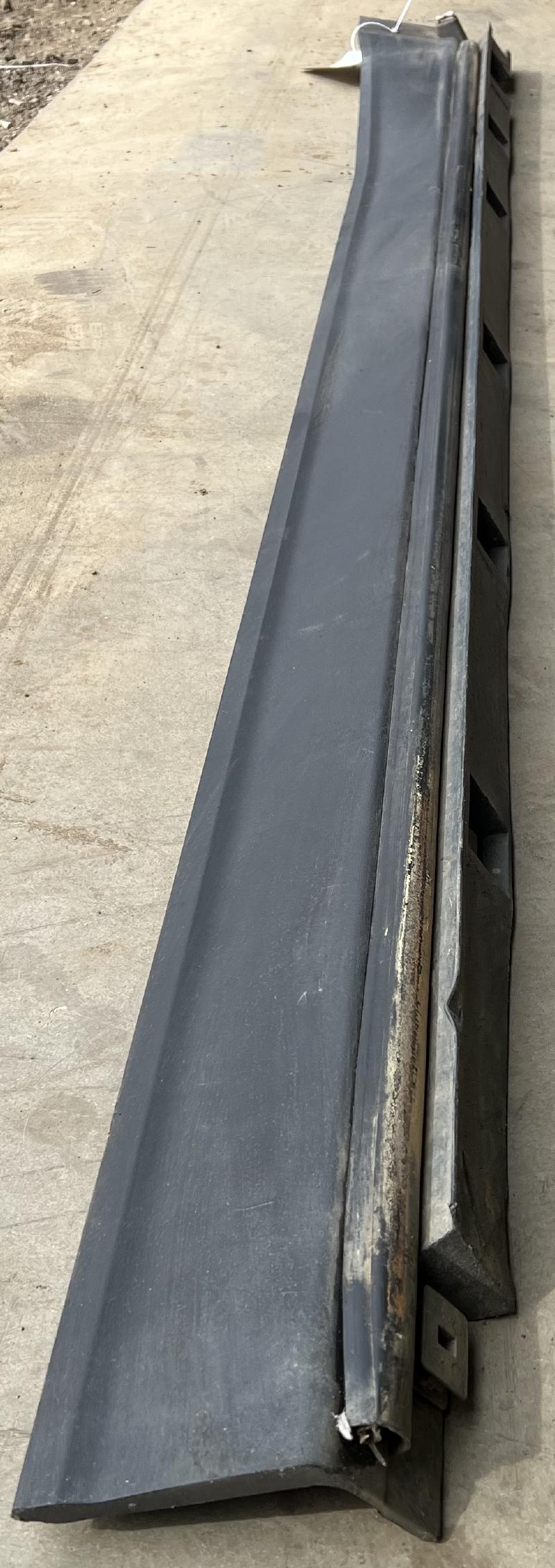 2011 Ford Explorer Rocker Moulding