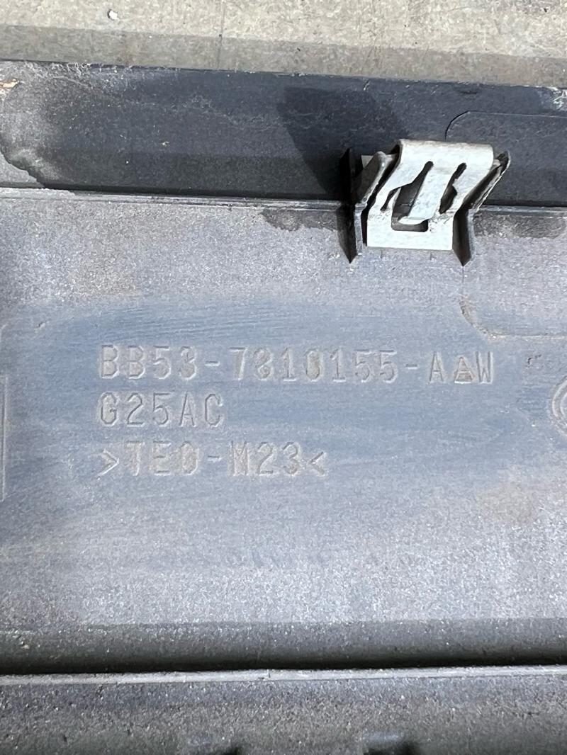 2011 Ford Explorer Rocker Moulding