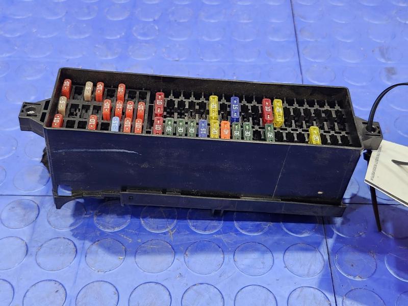 2018 Volkswagen Passat Cabin Fuse Box Relay Junction Block Genuine OEM