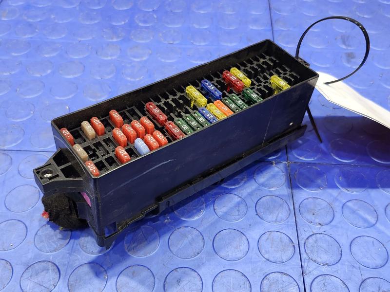 2018 Volkswagen Passat Cabin Fuse Box Relay Junction Block Genuine OEM