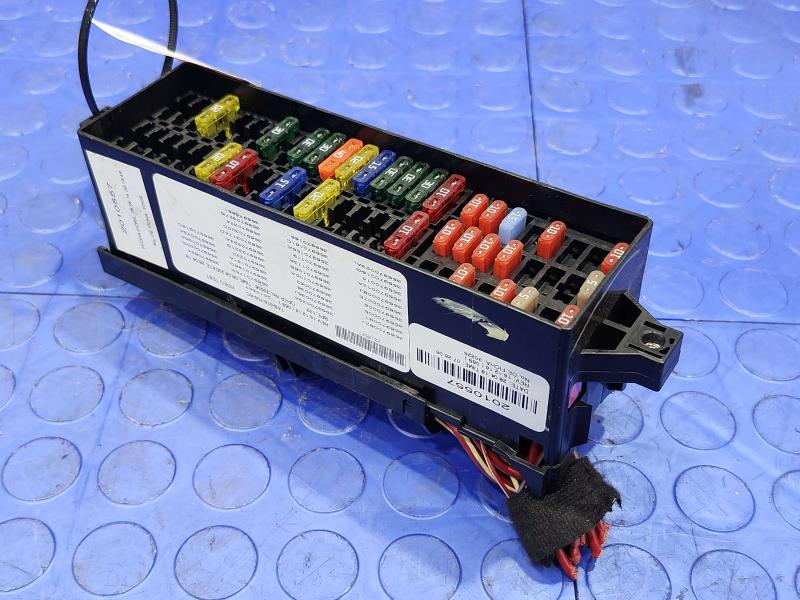 2018 Volkswagen Passat Cabin Fuse Box Relay Junction Block Genuine OEM