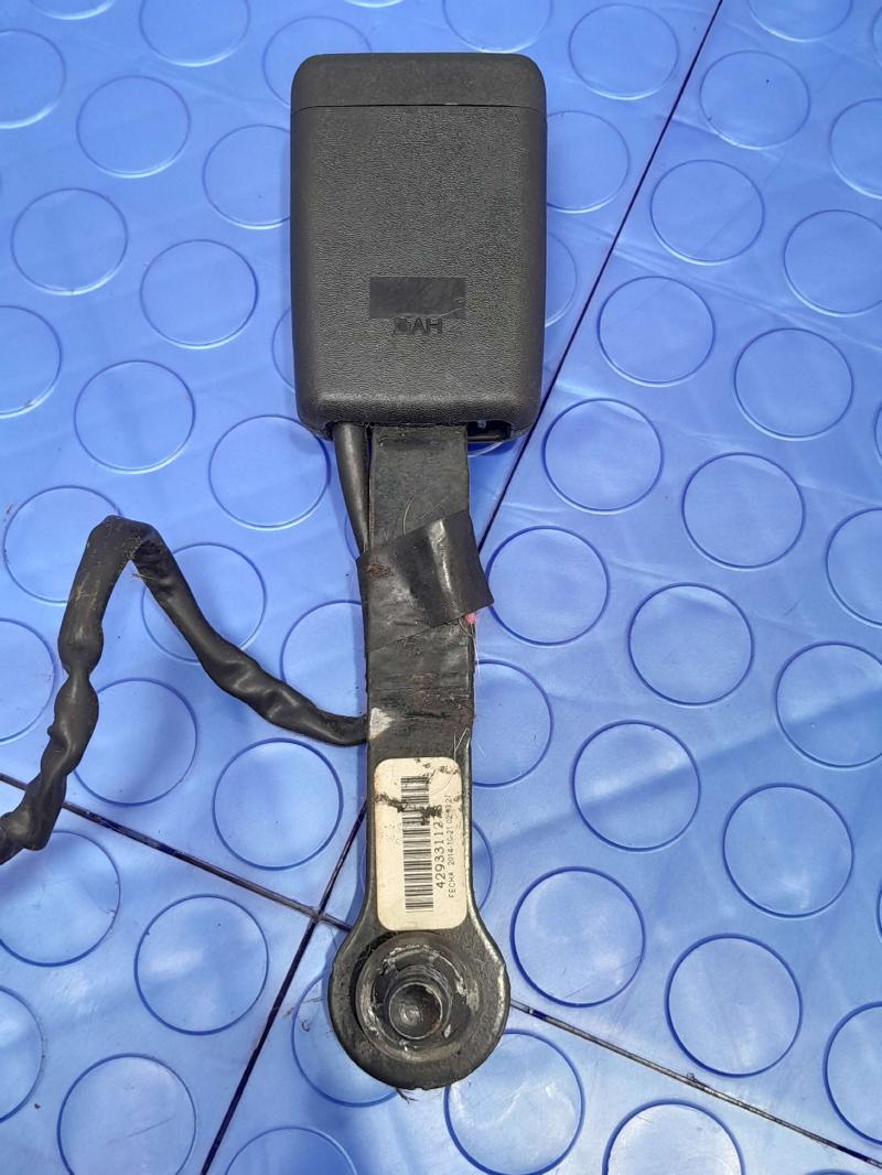 2015 Nissan Versa Front Seat Belt