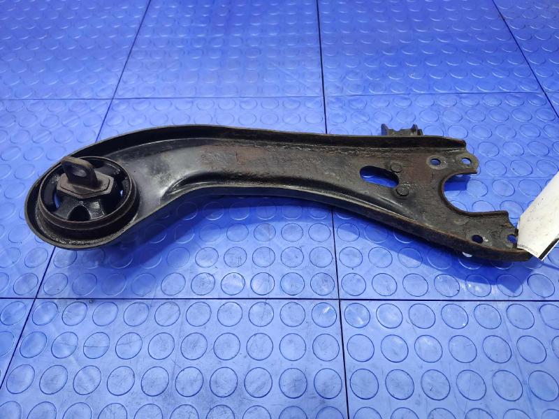 2014 Hyundai Santa Fe Lower Control Arm Rr