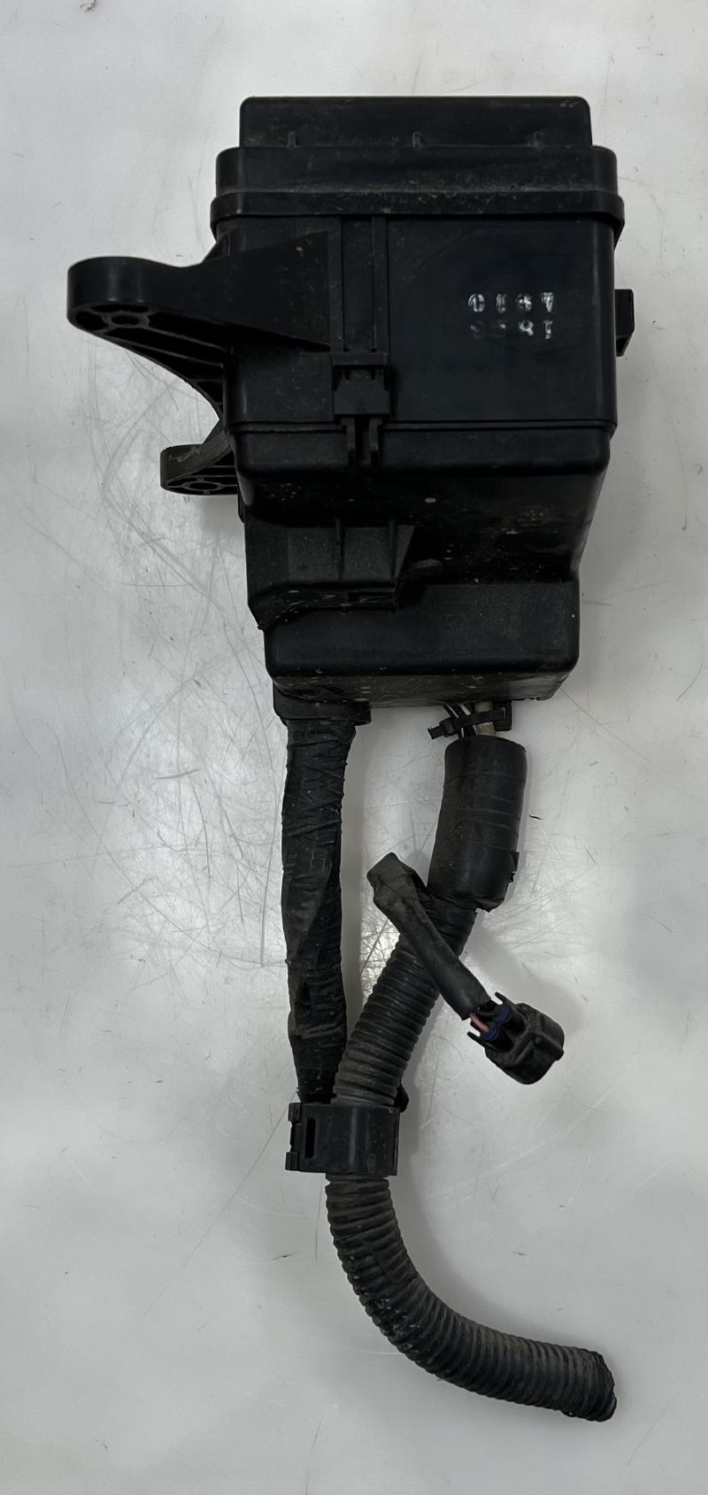 1998 - 2000 Toyota Rav-4 Engine Fusebox Junction Block OEM 8274042022