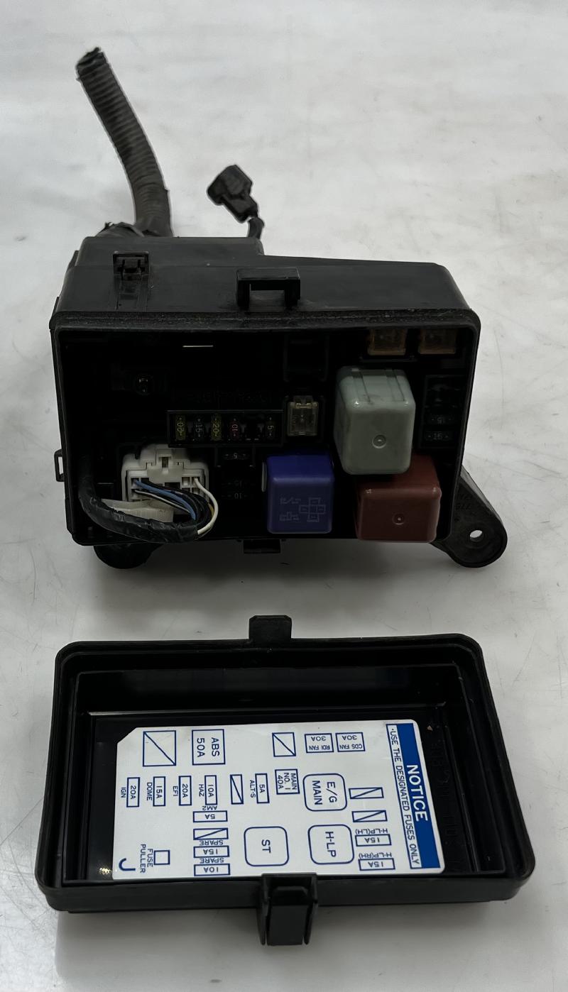 1998 - 2000 Toyota Rav-4 Engine Fusebox Junction Block OEM 8274042022