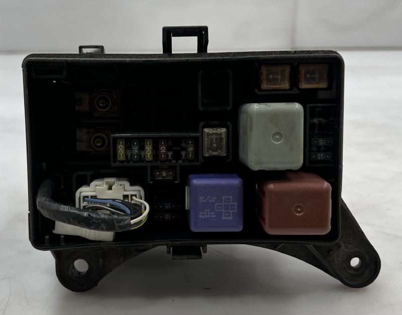 1998 - 2000 Toyota Rav-4 Engine Fusebox Junction Block OEM 8274042022