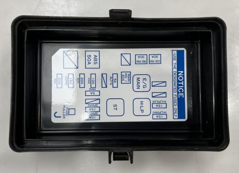 1998 - 2000 Toyota Rav-4 Engine Fusebox Junction Block OEM 8274042022