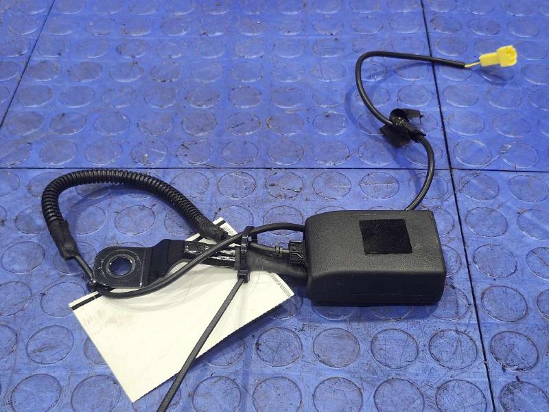 2012 Mercedes ML-Class Front Seat Belt
