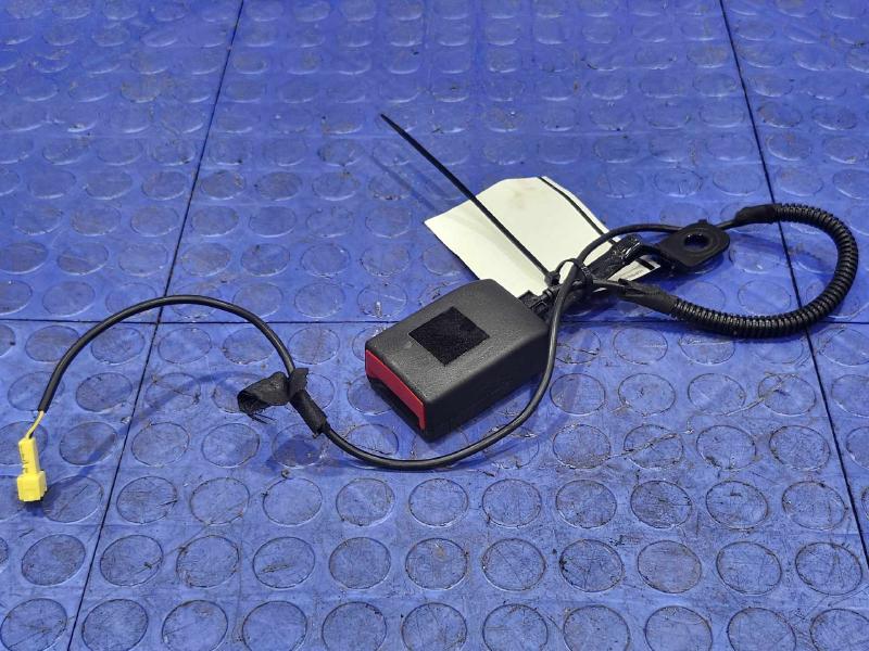 2012 Mercedes ML-Class Front Seat Belt