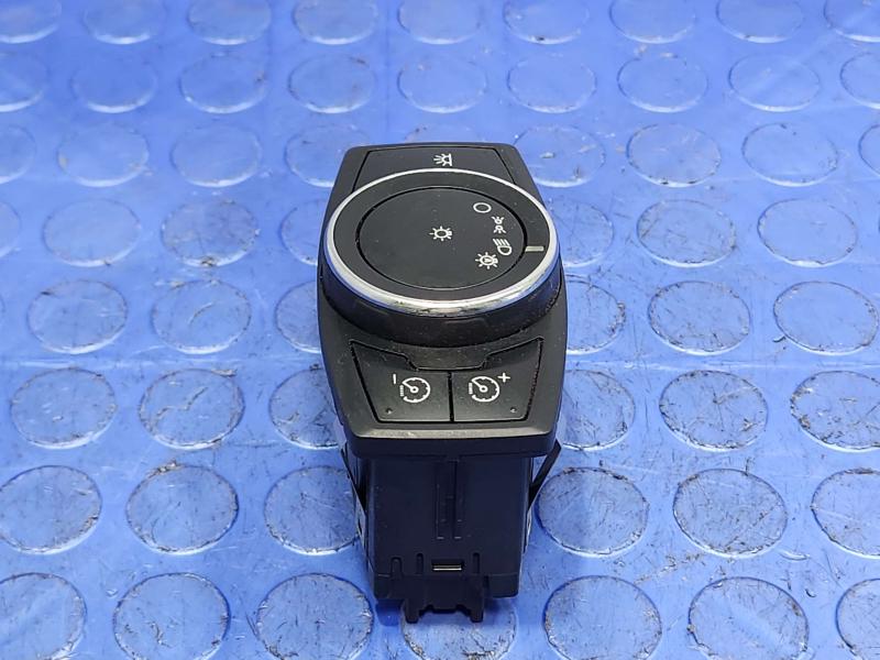 2011 Ford Edge Headlight Switch (Dash Mtd)