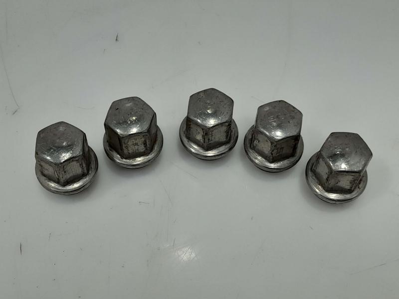 2011 Jeep Grand Cherokee Lug Nuts