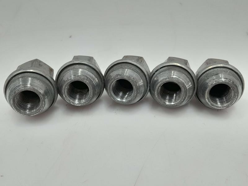 2011 Jeep Grand Cherokee Lug Nuts