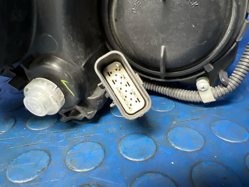 2014 Cadillac SRX Headlamp Assembly
