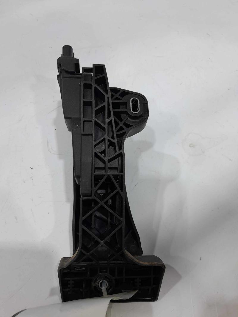 2015 Genesis Genesis Pedal Assembly