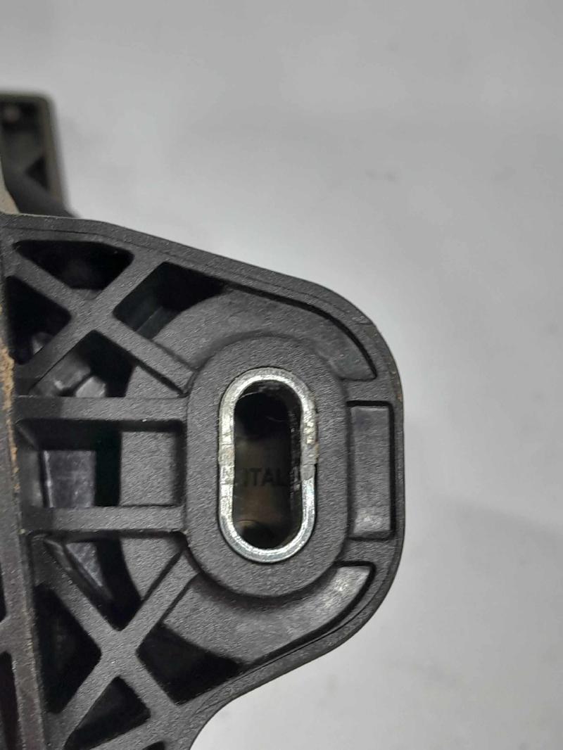 2015 Genesis Genesis Pedal Assembly