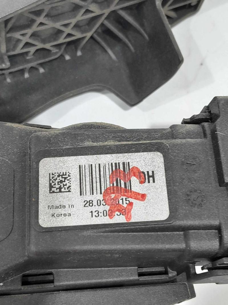 2015 Genesis Genesis Pedal Assembly