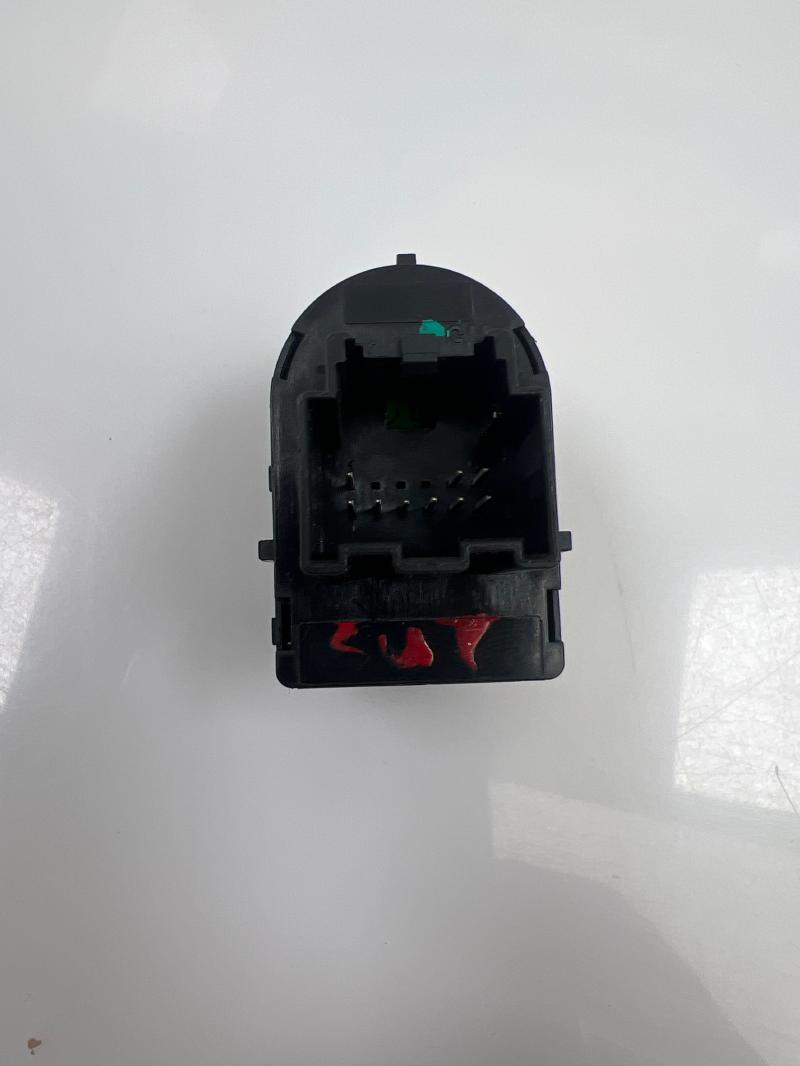 2014 Chevrolet Caprice Door Switch Front