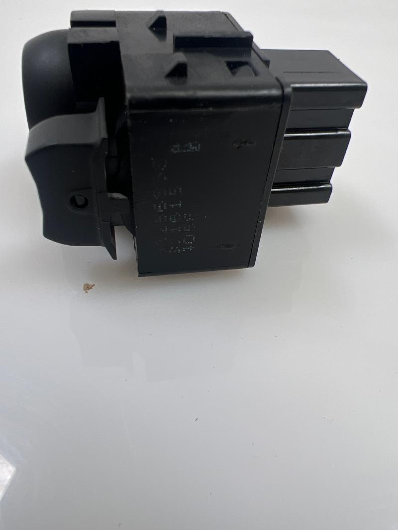2014 Chevrolet Caprice Door Switch Front