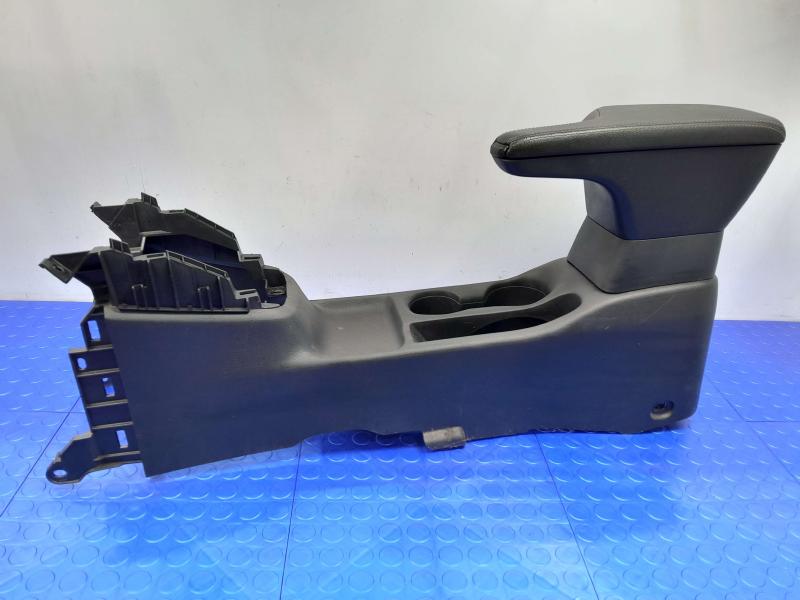2021 Nissan Versa Front Console