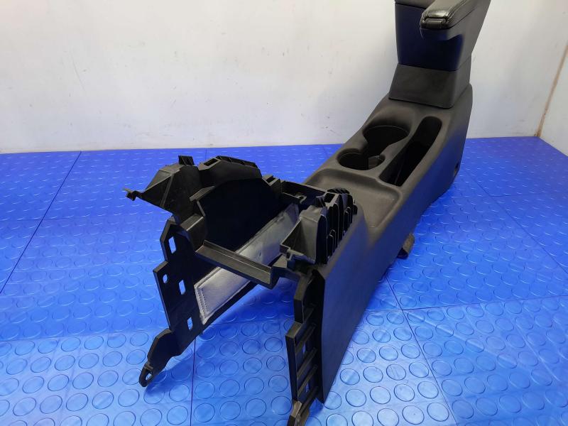 2021 Nissan Versa Front Console