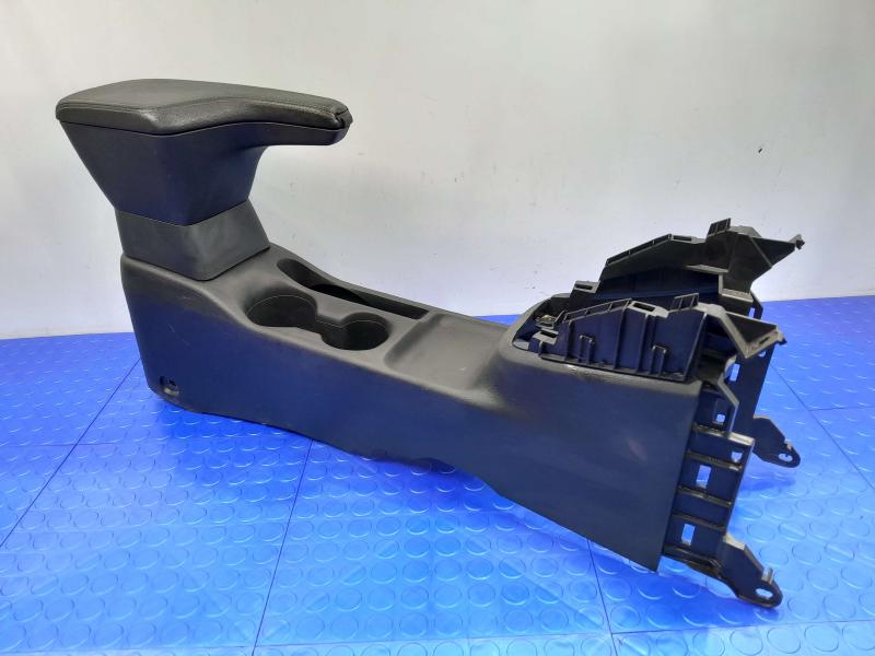 2021 Nissan Versa Front Console