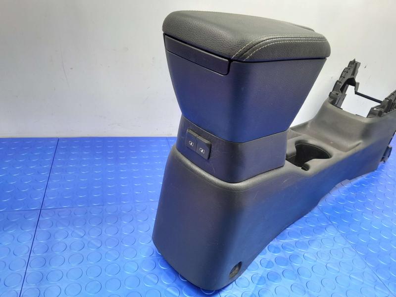 2021 Nissan Versa Front Console