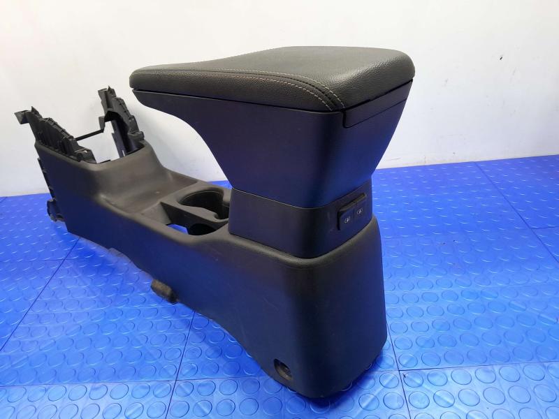 2021 Nissan Versa Front Console