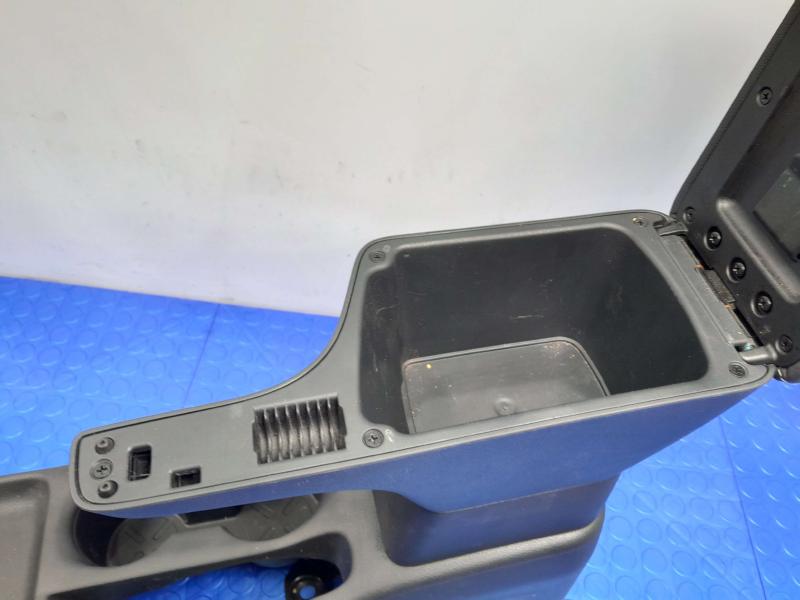 2021 Nissan Versa Front Console