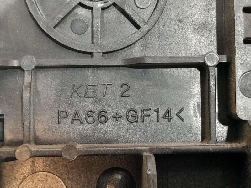 2012 Genesis Genesis Engine Fuse Box