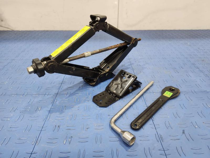 2006-2011 Mercedes-Benz ML W164 OEM Spare Tire Tools Jack Kit Assembly