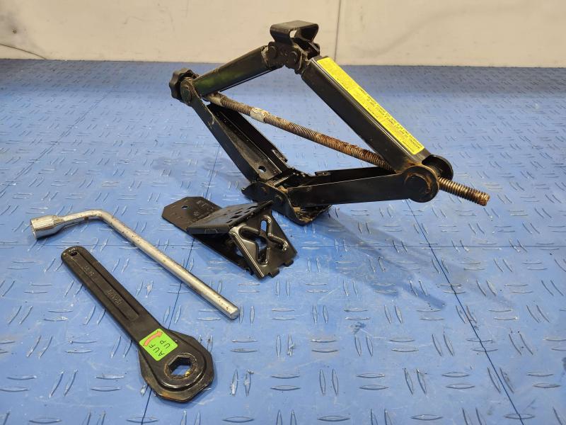 2006-2011 Mercedes-Benz ML W164 OEM Spare Tire Tools Jack Kit Assembly